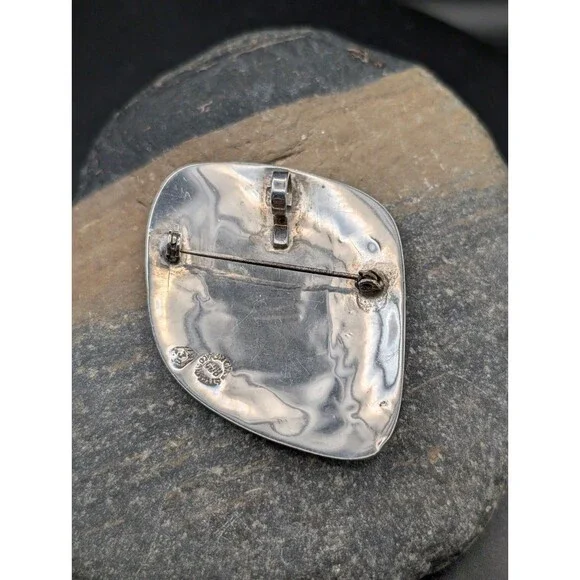 Mexican Sterling Abalone Inlay Brooch • Kneeling Woman Offering Bowl • 17g Taxco - Picture 3 of 4